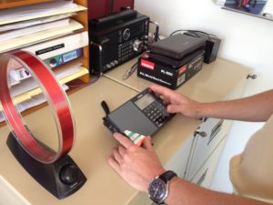 AN100 Loop Antenna being tuned with the PL880 Radio